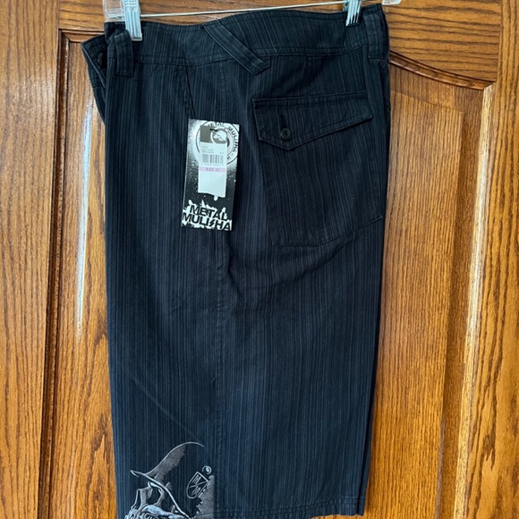 Black Metal Mulish Mens size 32 Shorts - Picture 3 of 4